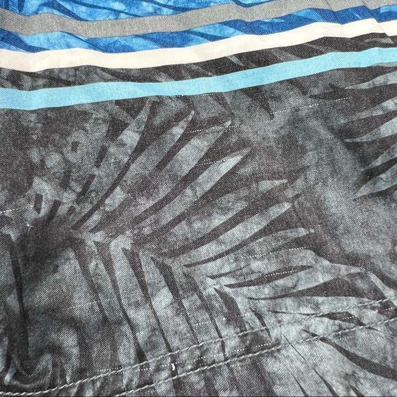 Speedo Blue Palm Clouds Swim Trunks 8” Size M - Picture 10 of 12